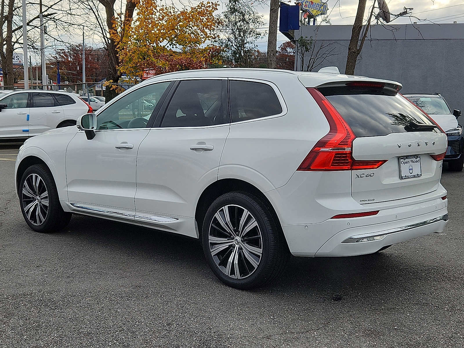 Certified 2023 Volvo XC60 B5 Plus w/ Climate Package image 4