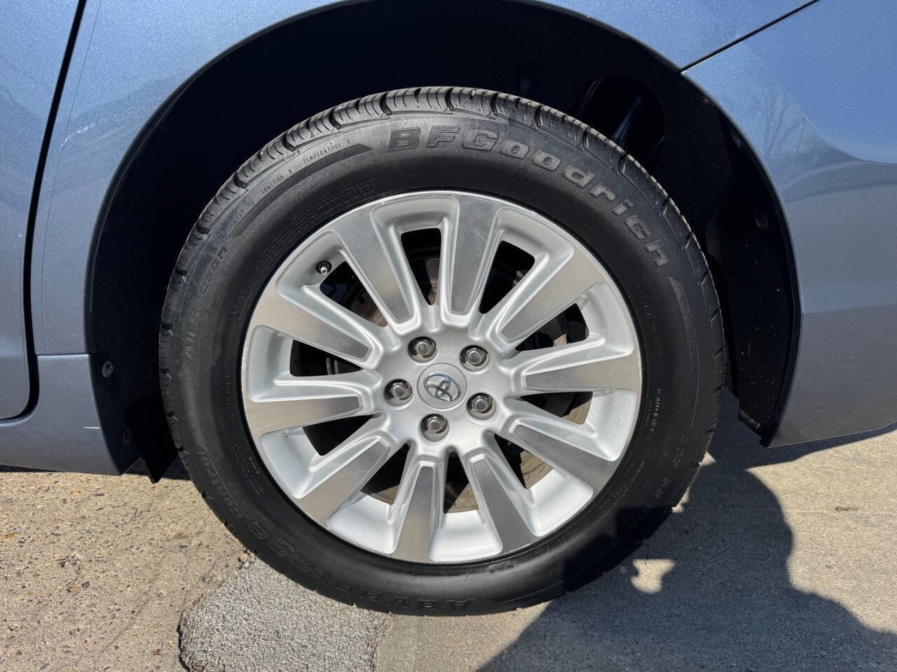 Used 2015 Toyota Sienna XLE w/ XLE Navigation Package AWD/4WD image 8