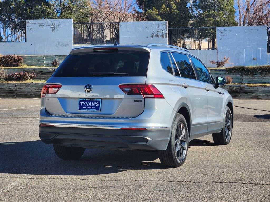 Certified 2024 Volkswagen Tiguan SE image 3