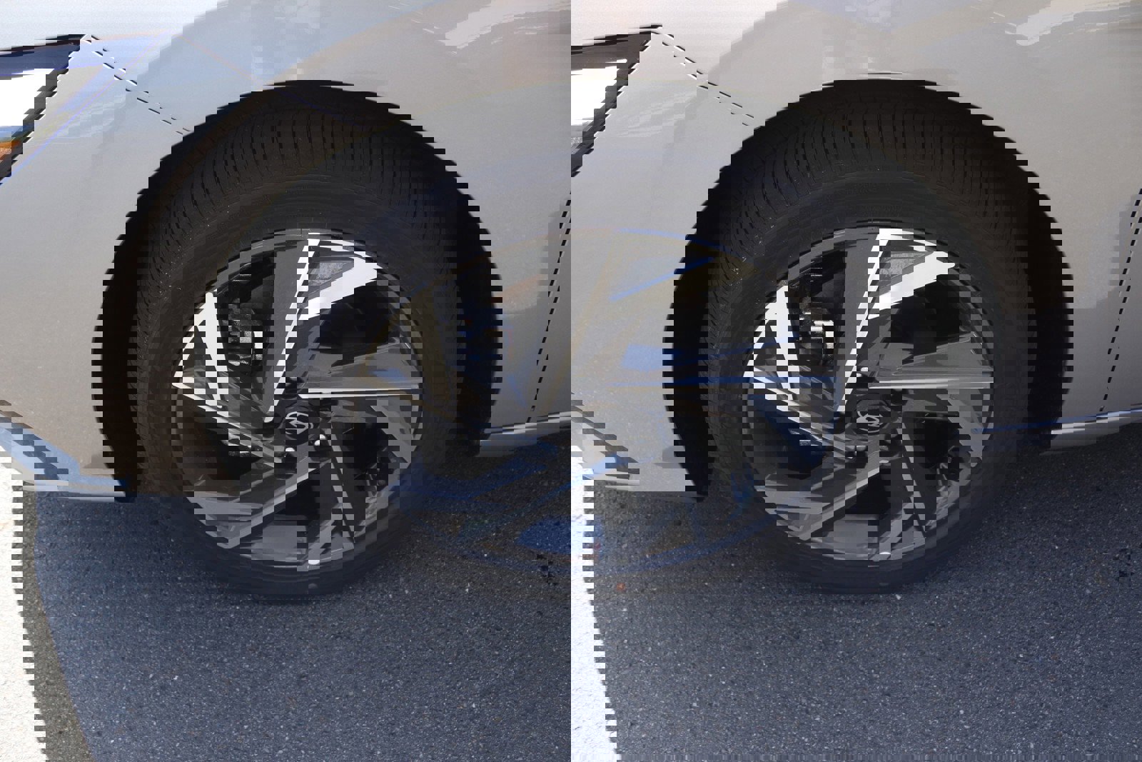 New 2025 Hyundai Elantra Limited image 11