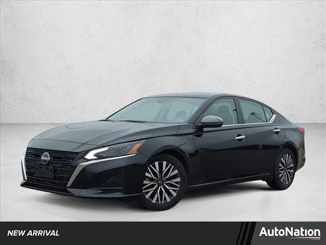 Used 2024 Nissan Altima 2.5 SV image 1