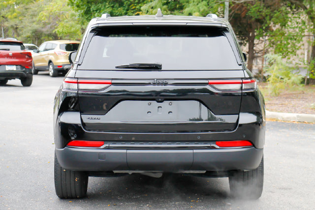 Used 2024 Jeep Grand Cherokee Altitude AWD/4WD image 14