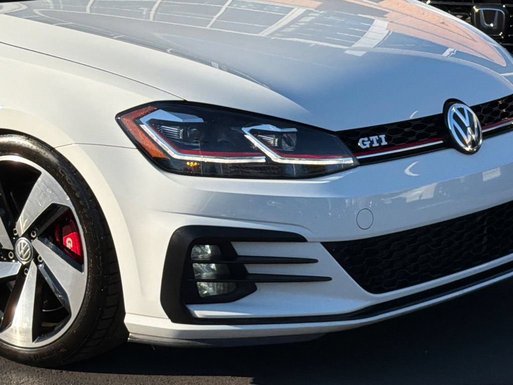 Used 2018 Volkswagen GTI SE FWD image 2