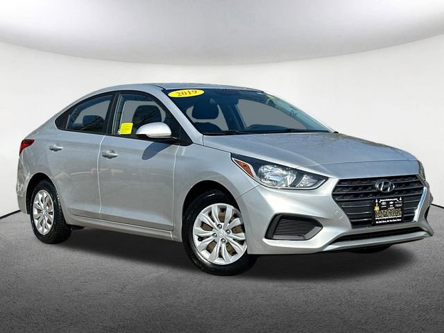 Used 2019 Hyundai Accent SE image 2
