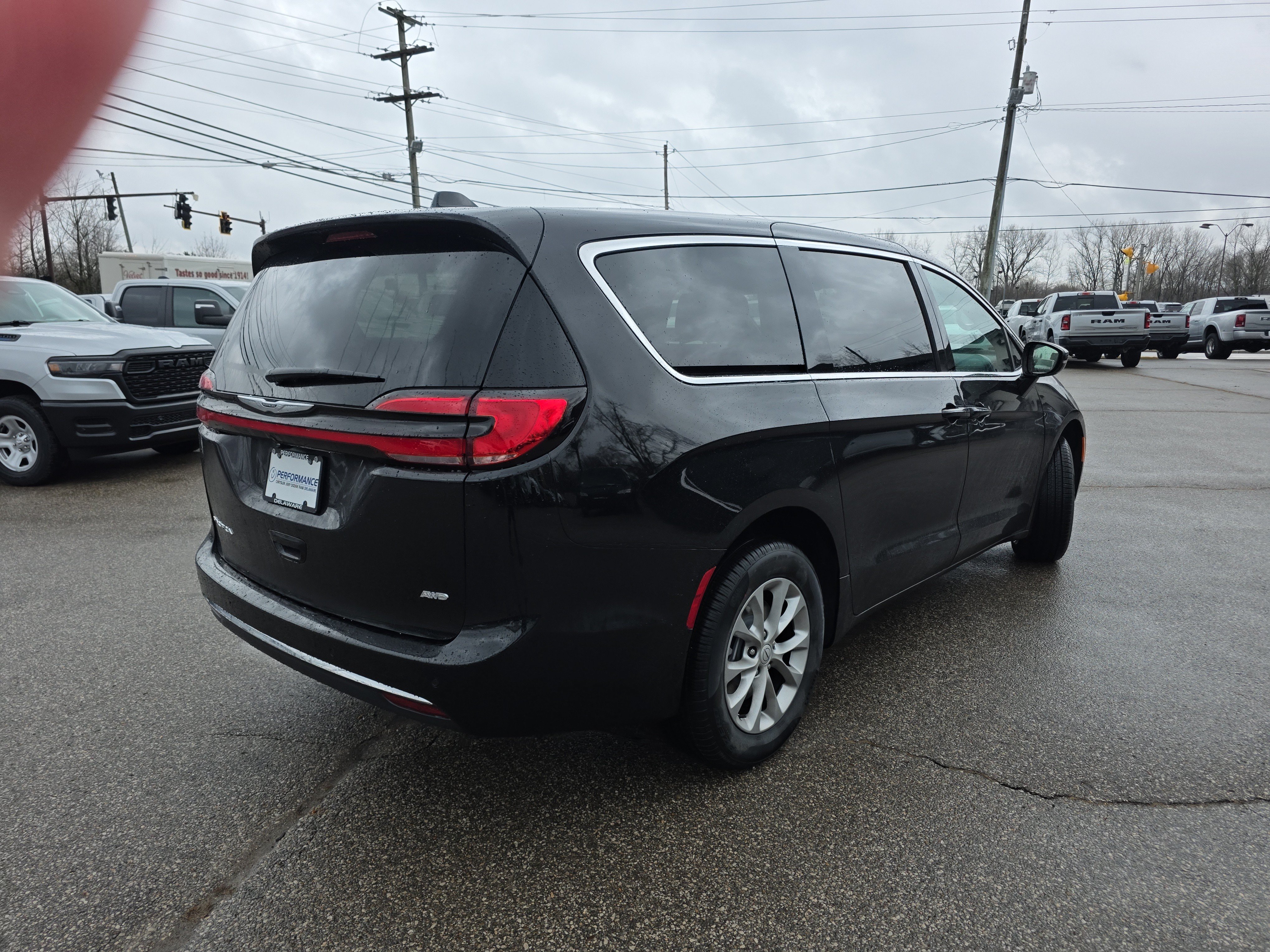 New 2026 Chrysler Pacifica Select AWD/4WD image 24
