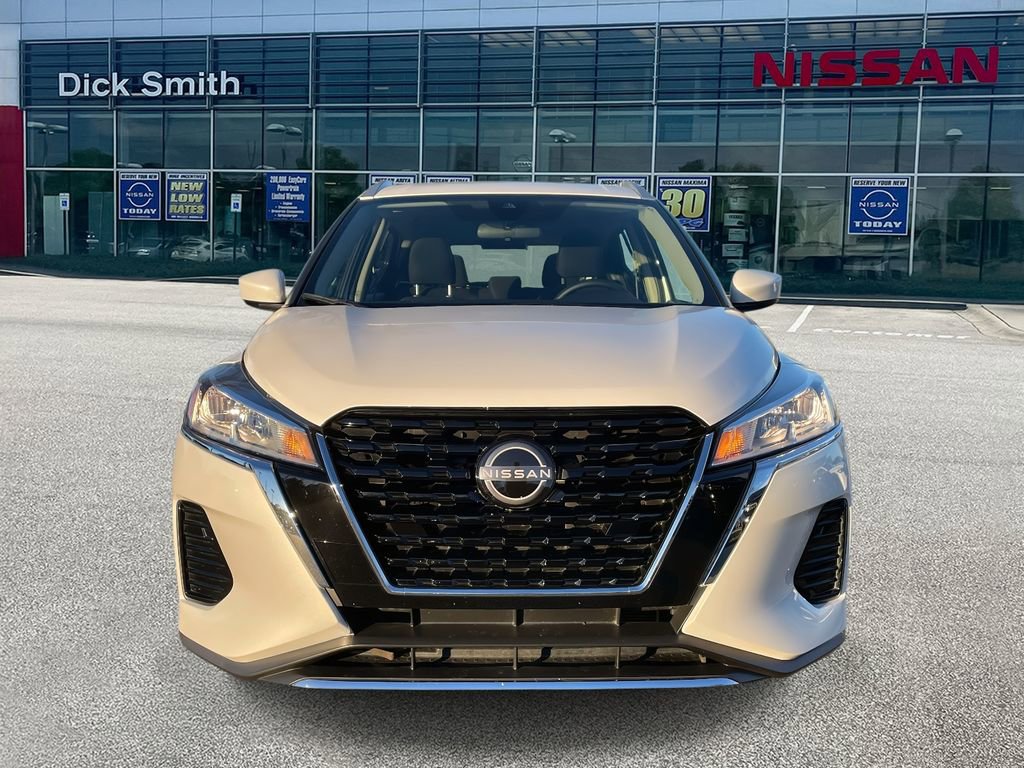 Used 2024 Nissan Kicks SV image 2