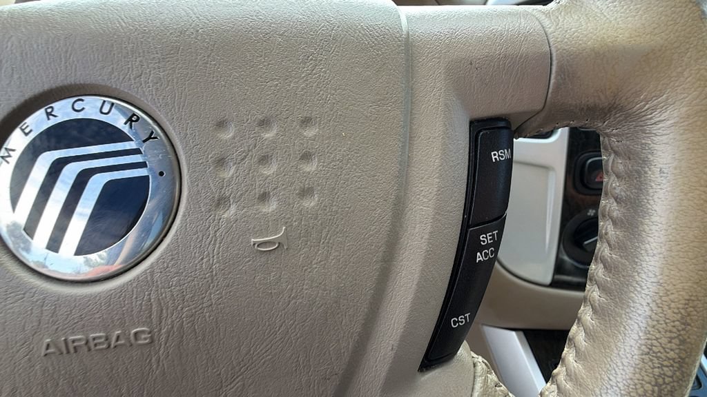 Used 2005 Mercury Mariner Luxury FWD image 17