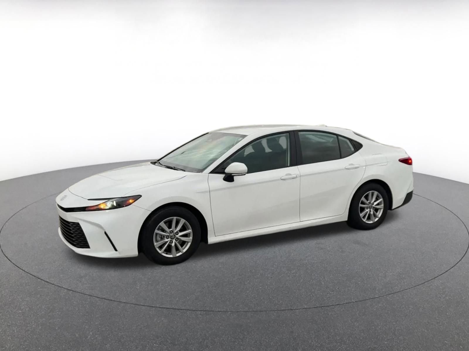 Used 2025 Toyota Camry LE image 8