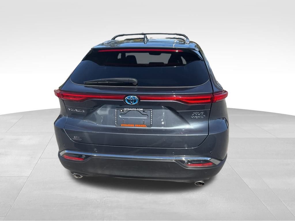 Used 2022 Toyota Venza XLE image 4
