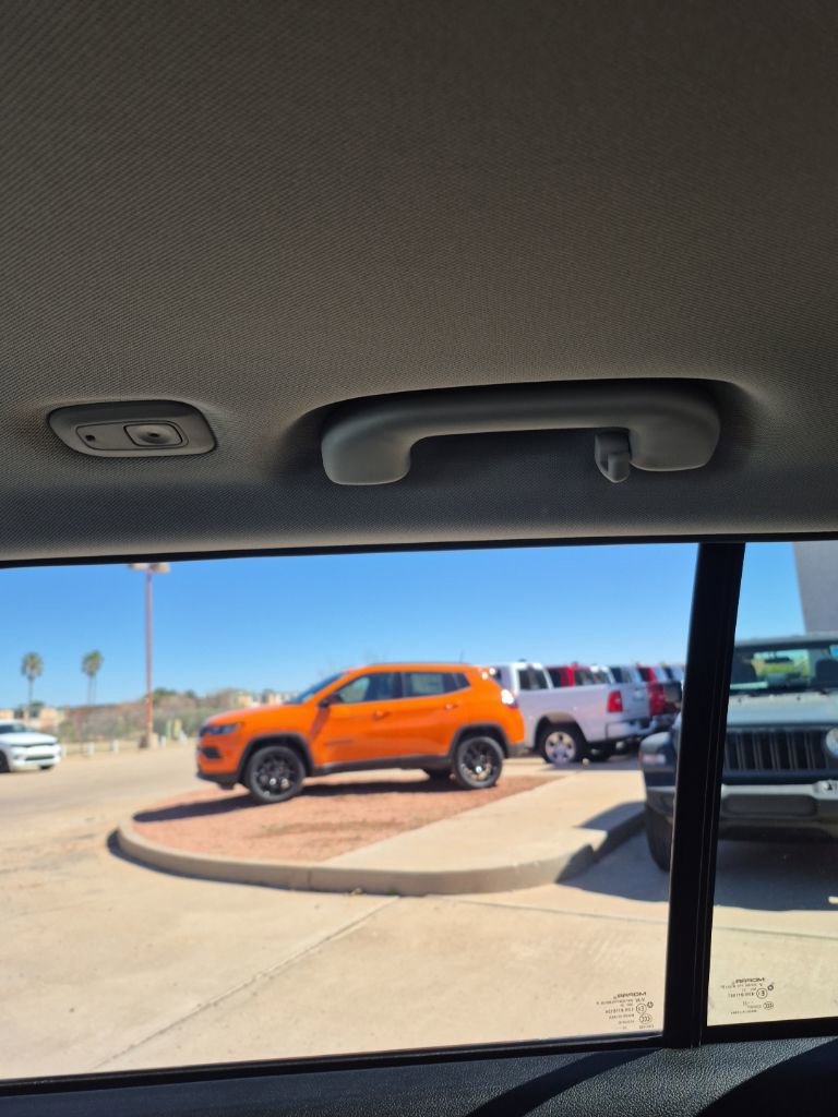 Used 2023 Jeep Grand Cherokee Laredo X image 52