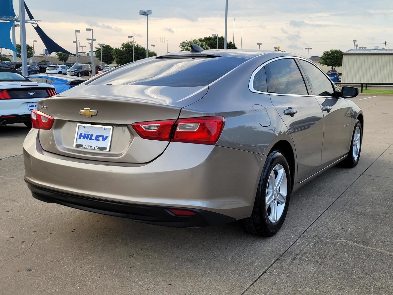 Used 2022 Chevrolet Malibu LS FWD image 4
