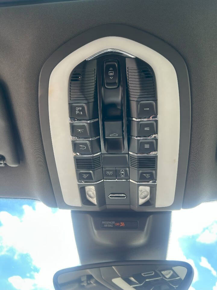 Used 2017 Porsche Macan S image 24