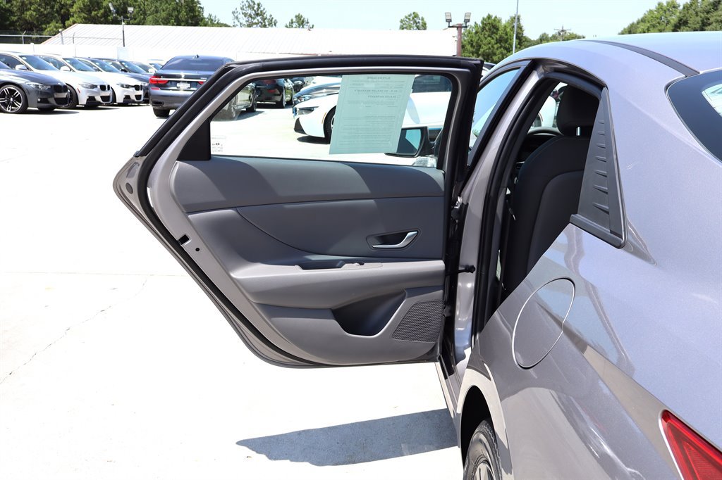 Used 2023 Hyundai Elantra SEL FWD image 39