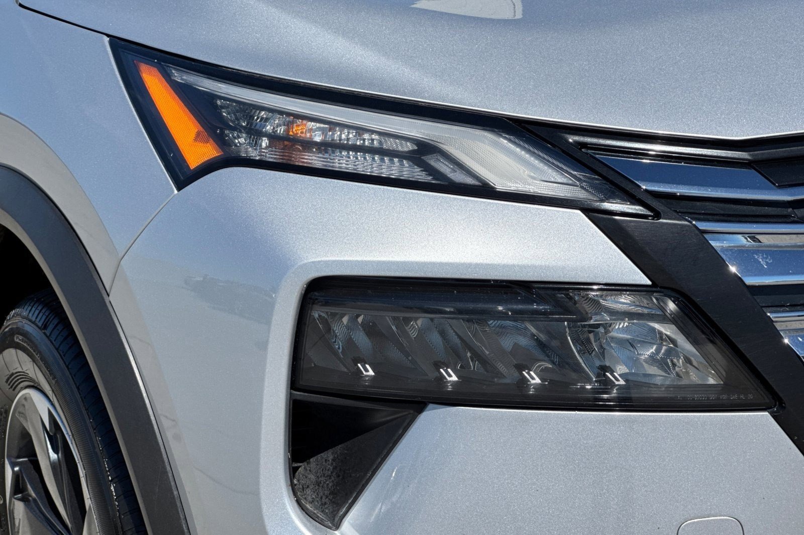 Used 2025 Nissan Rogue SV image 9