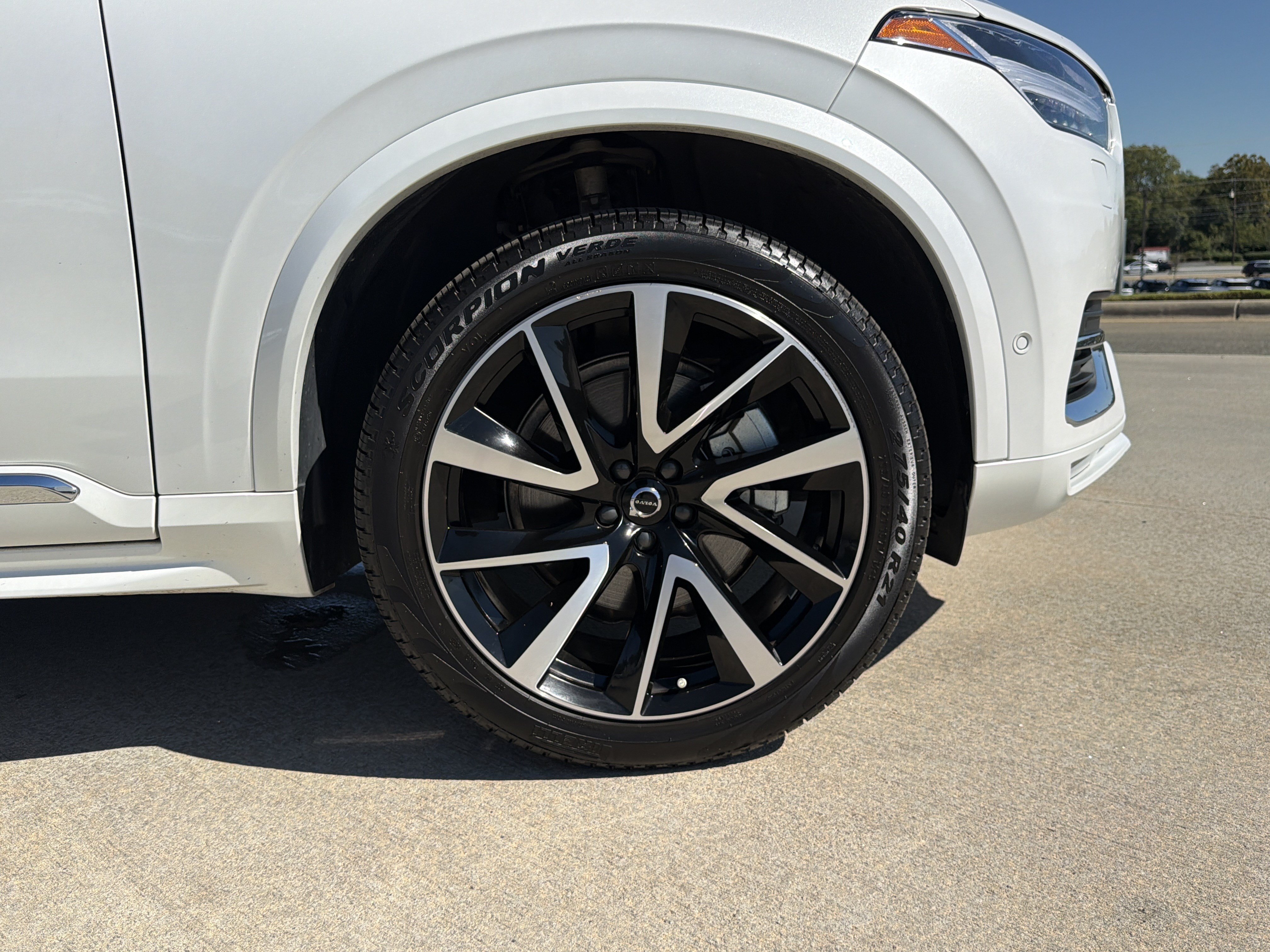 Used 2025 Volvo XC90 B6 Plus w/ Protection Package Premier AWD/4WD image 13