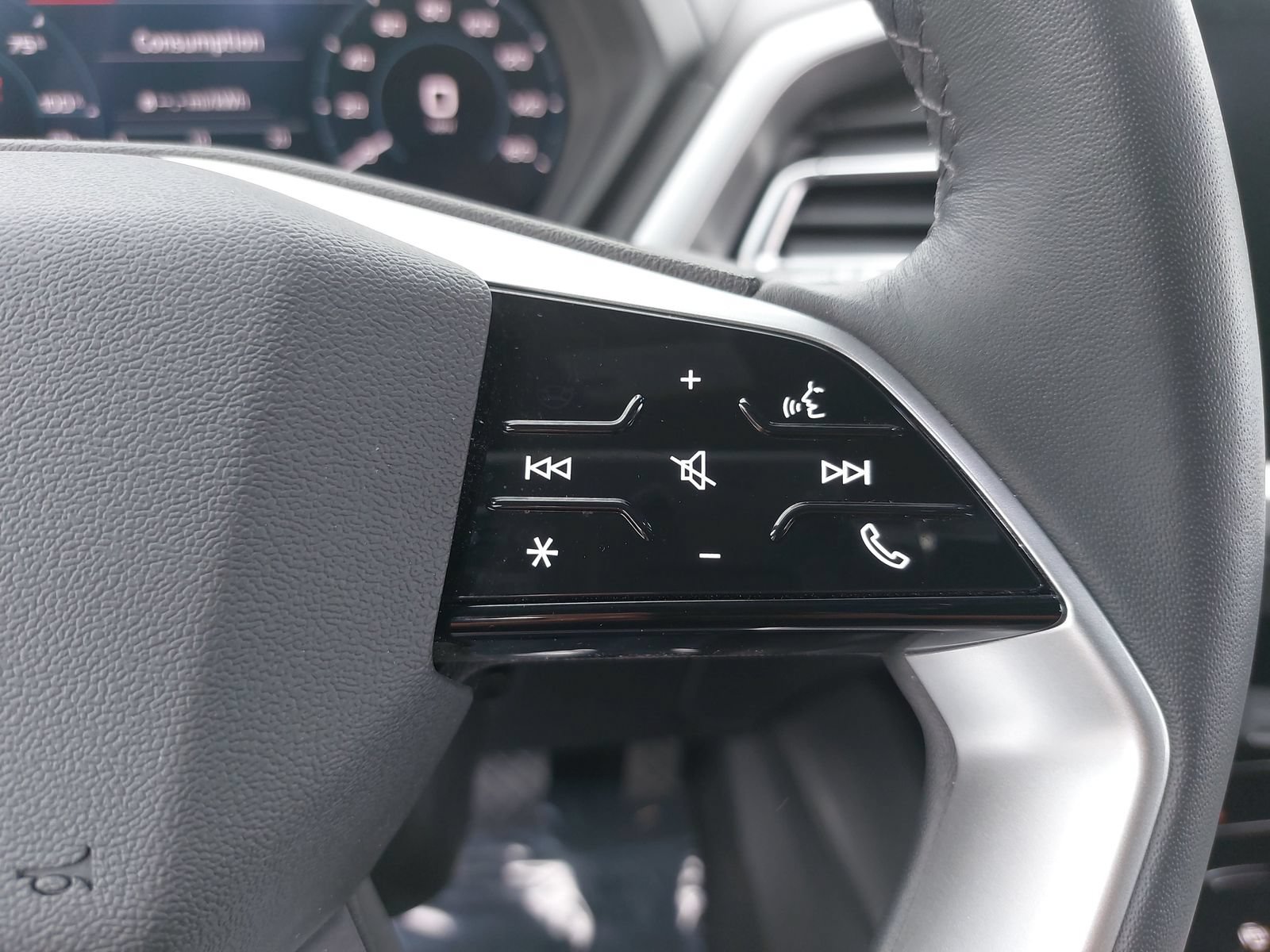 Used 2025 Audi Q4 e-tron Premium w/ Convenience Package AWD/4WD image 18