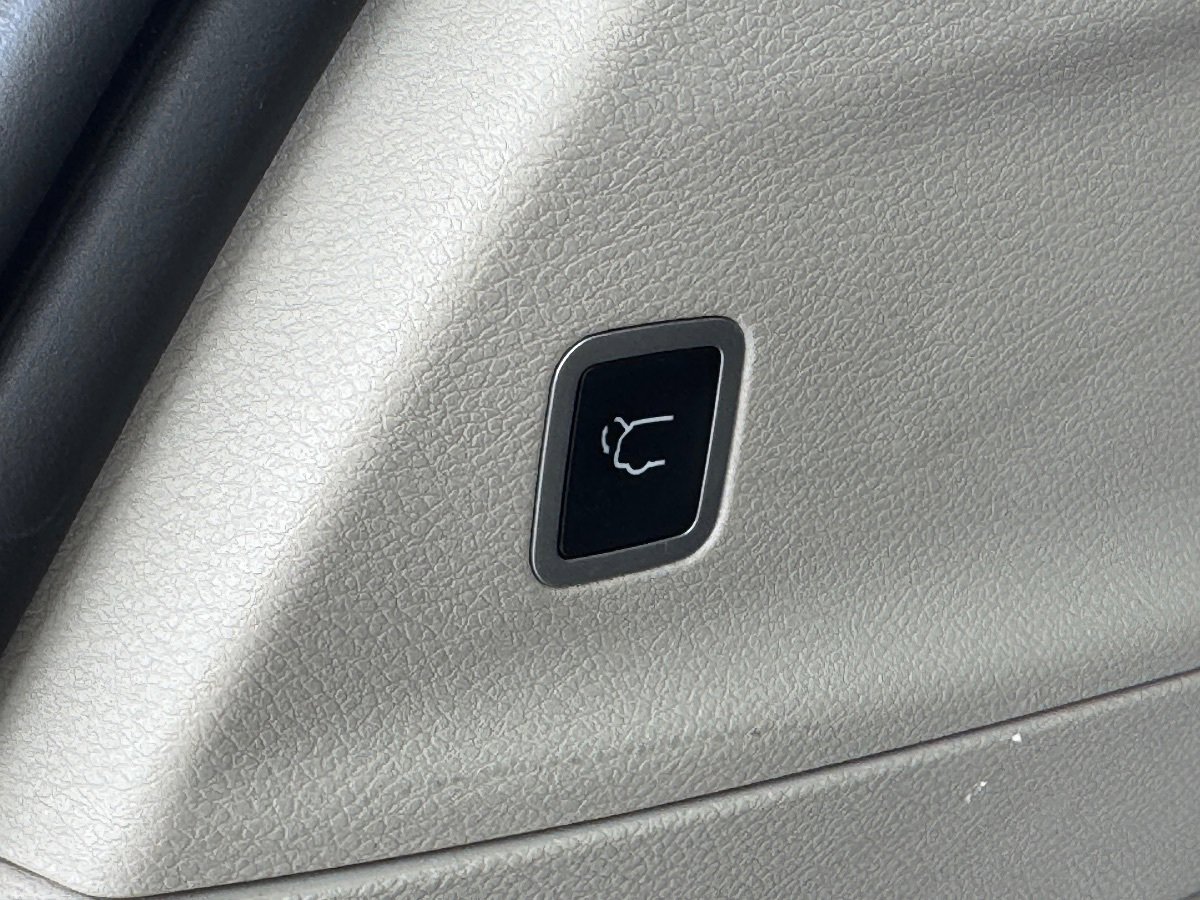 Used 2023 Chrysler Pacifica Touring-L FWD image 10
