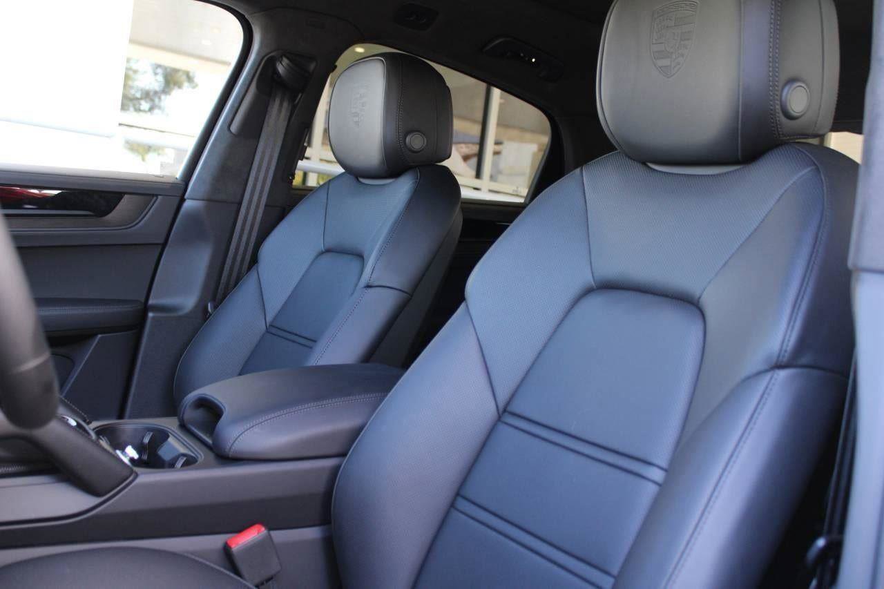 New 2025 Porsche Cayenne GTS image 87