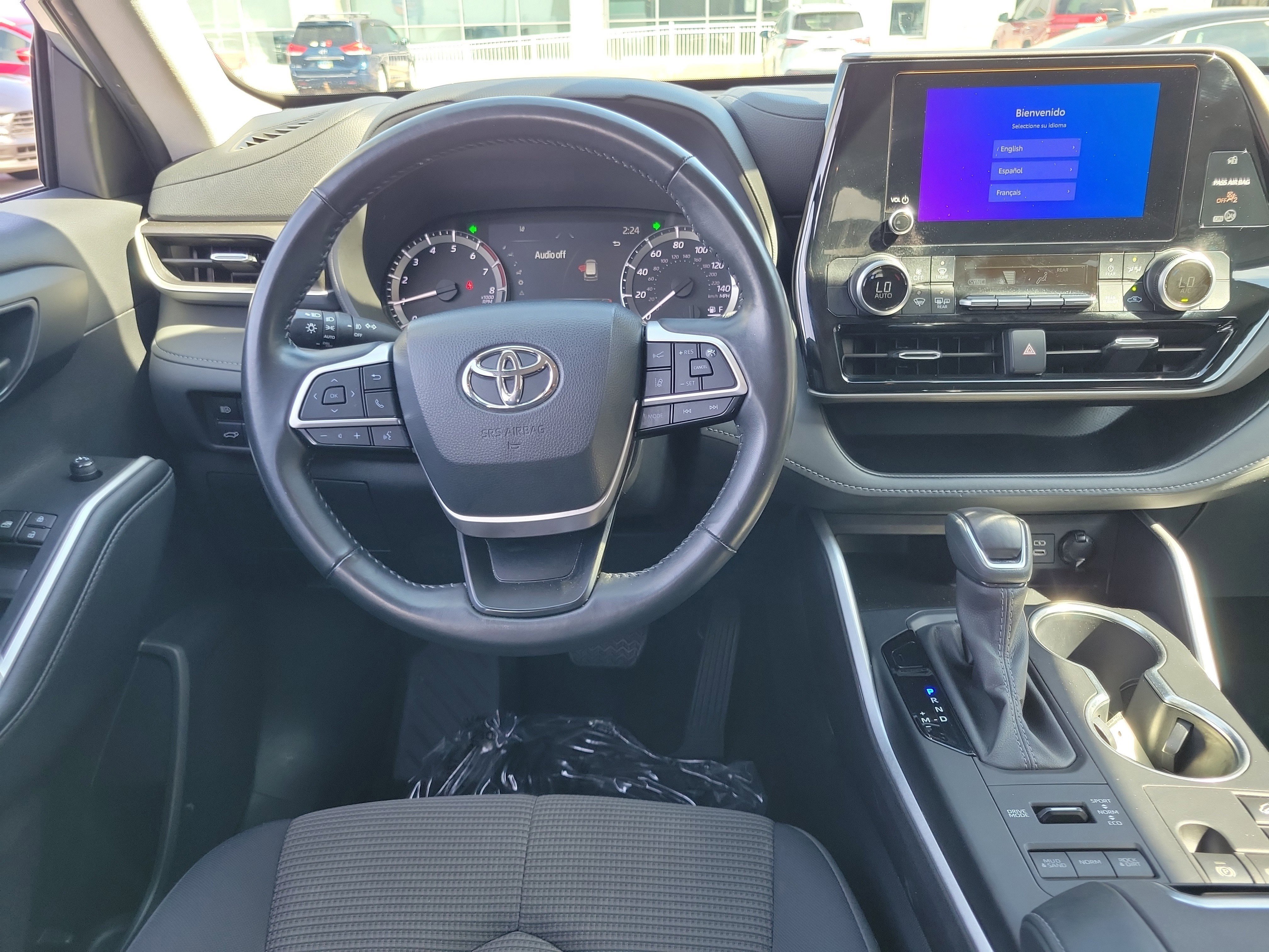 Used 2024 Toyota Highlander LE image 10