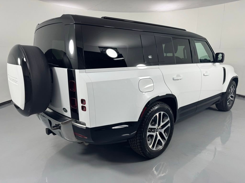 Used 2023 Land Rover Defender 130 SE image 5