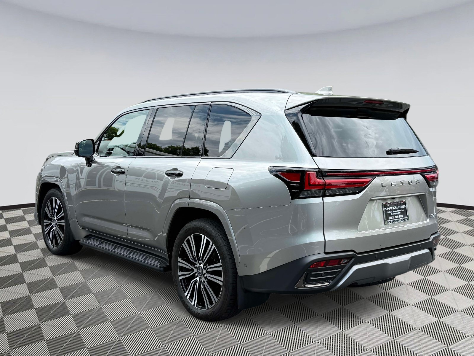 Used 2025 Lexus LX 700h Luxury w/ Appearance Package AWD/4WD image 4