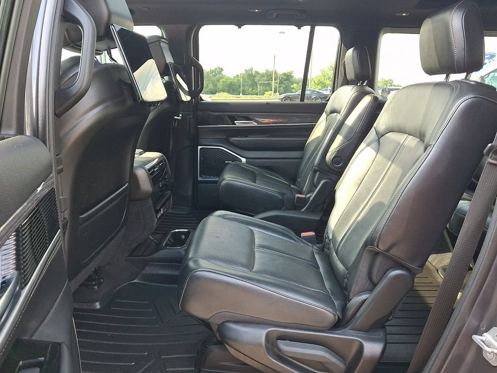 Used 2022 Jeep Wagoneer Series II w/ Convenience Group I AWD/4WD image 10