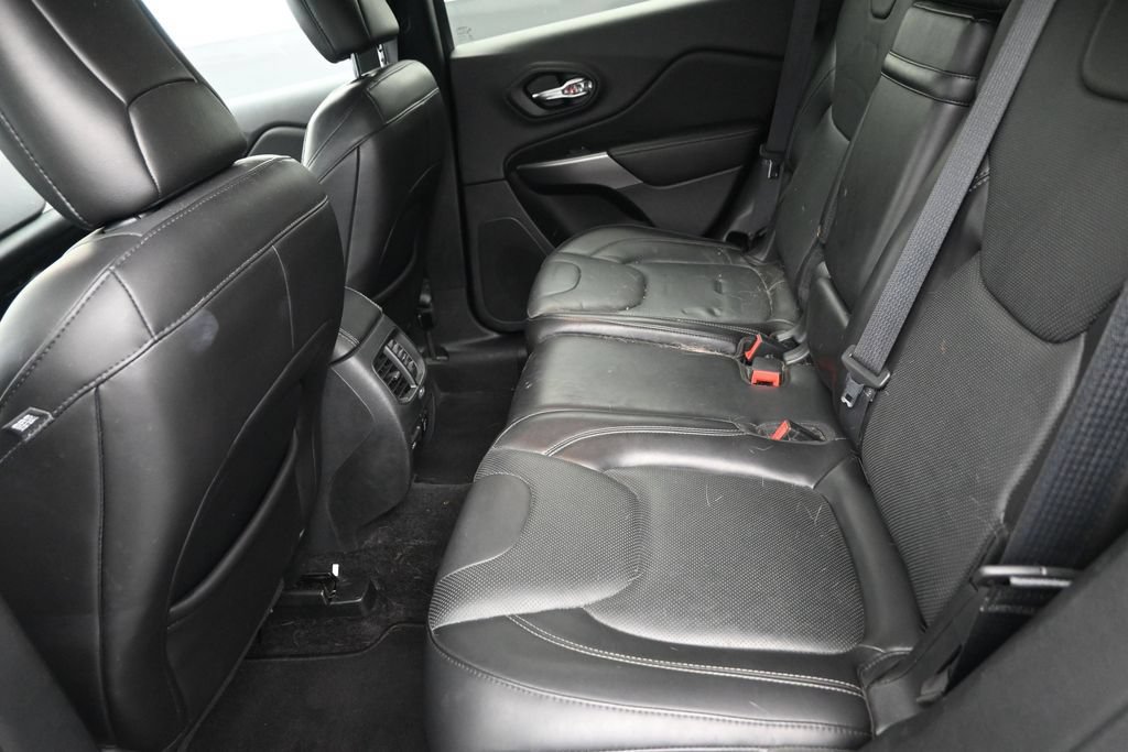 Used 2019 Jeep Cherokee Limited w/ Luxury Group FWD image 14