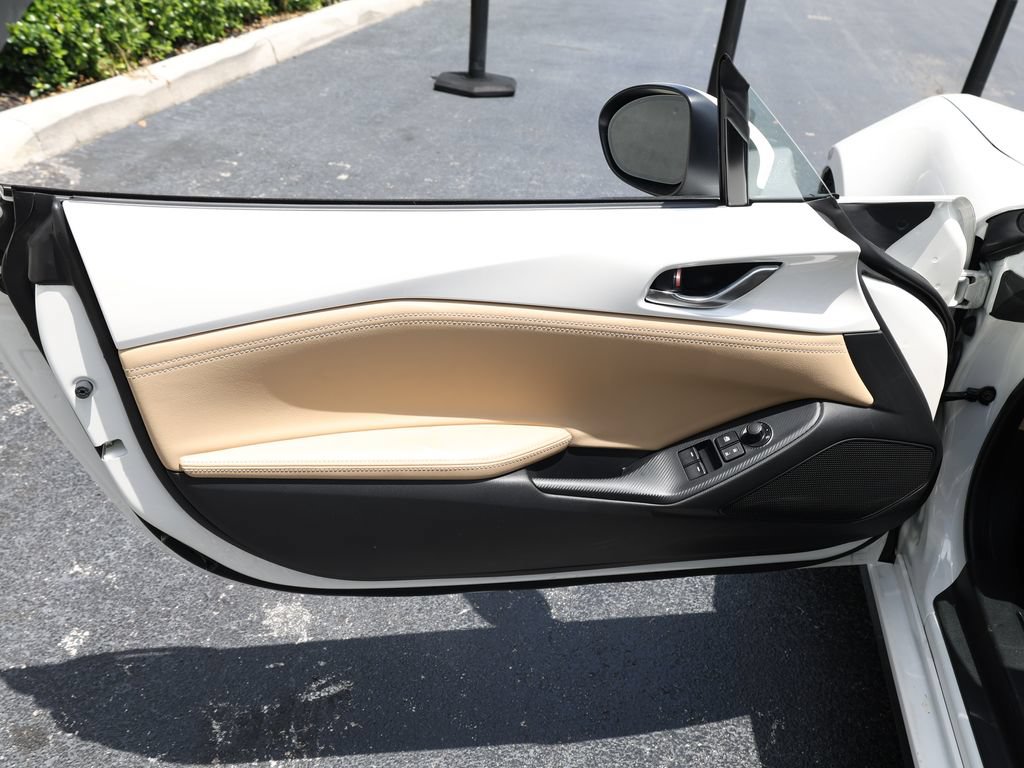 Certified 2025 MAZDA MX-5 Miata RF Grand Touring w/ Weather Package RWD image 10