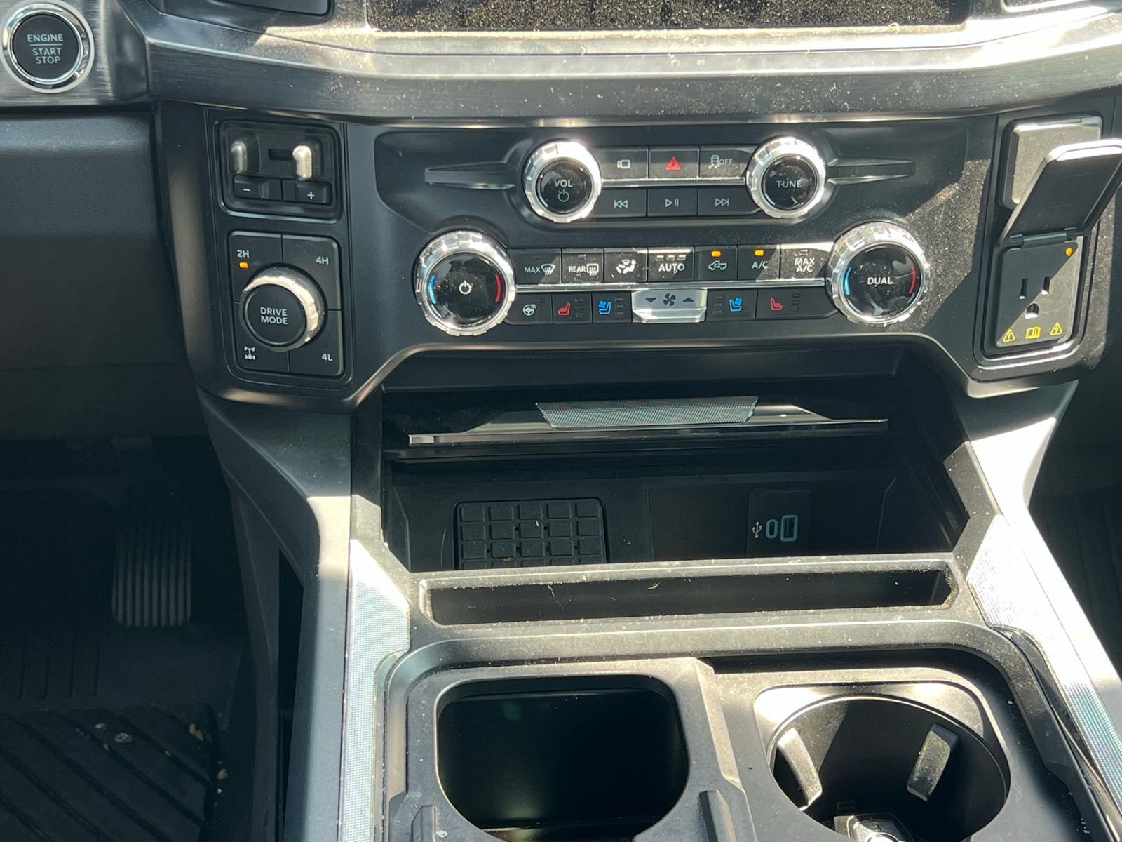 Used 2025 Ford F250 Lariat w/ Lariat Ultimate Package image 34