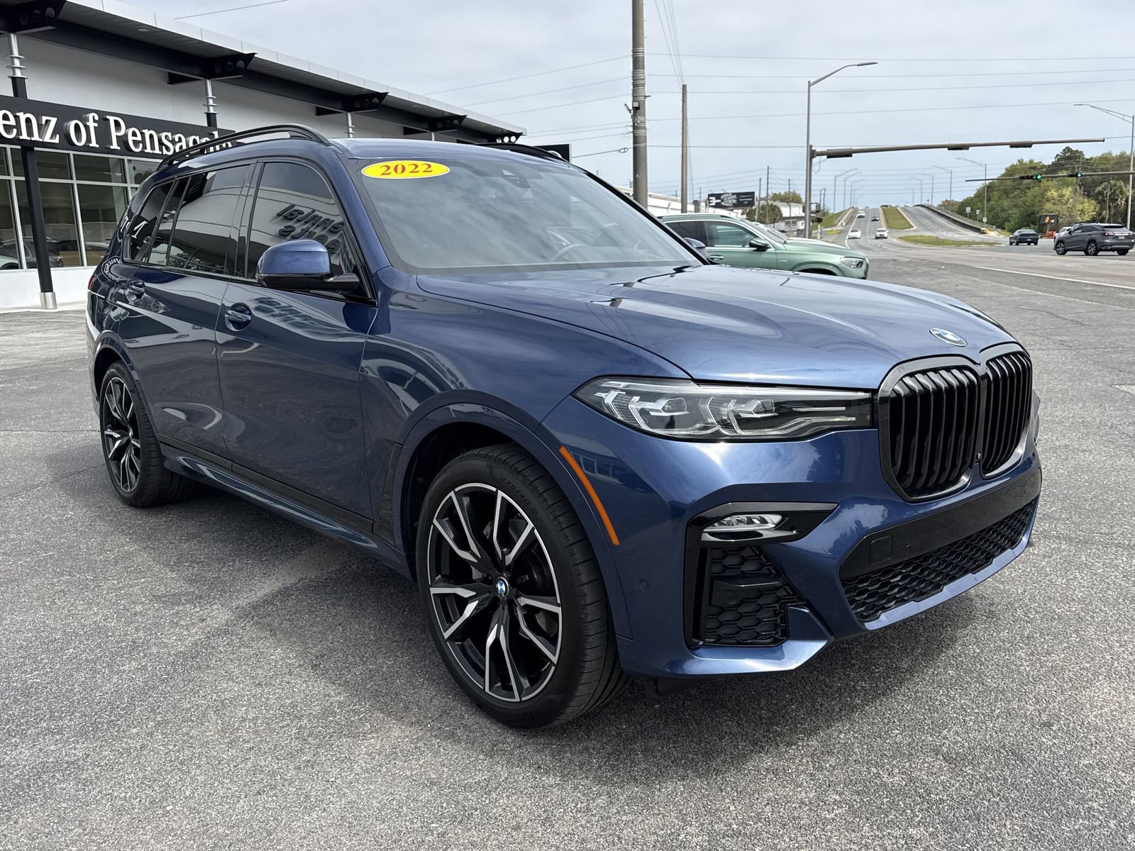Used 2022 BMW X7 xDrive40i w/ M Sport Package image 7