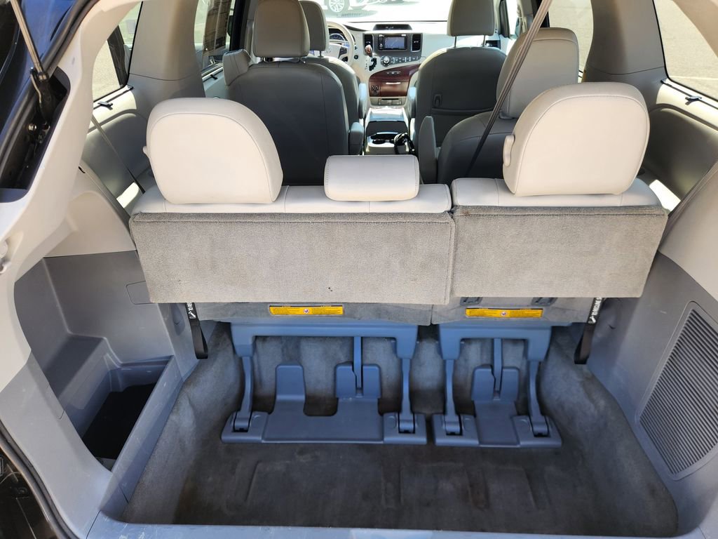Used 2013 Toyota Sienna XLE w/ Entertainment Pkg image 18