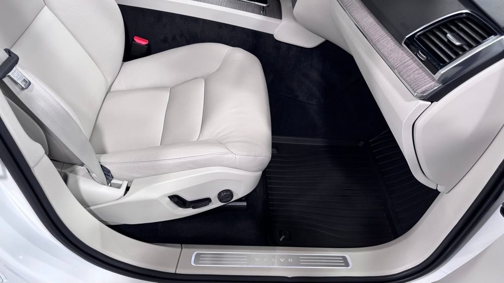 Certified 2024 Volvo XC90 B5 Plus w/ Protection Package Premier AWD/4WD image 18