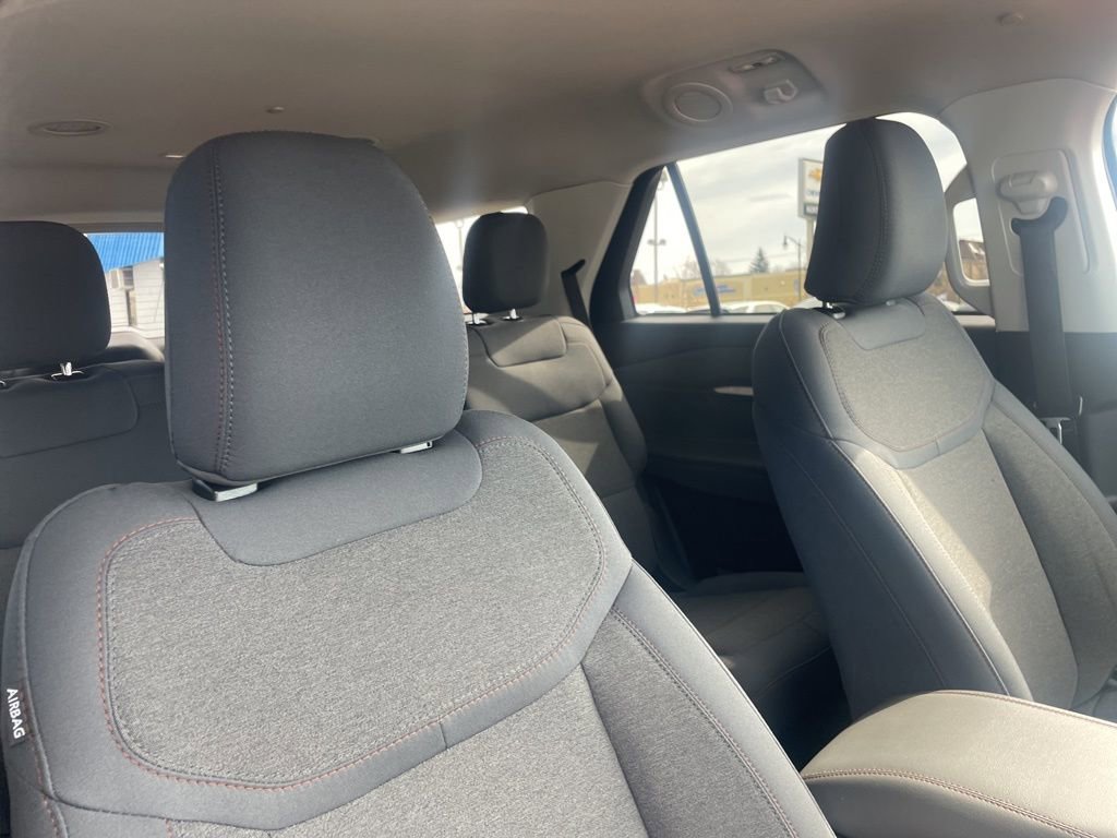 Used 2025 Ford Explorer Active image 37