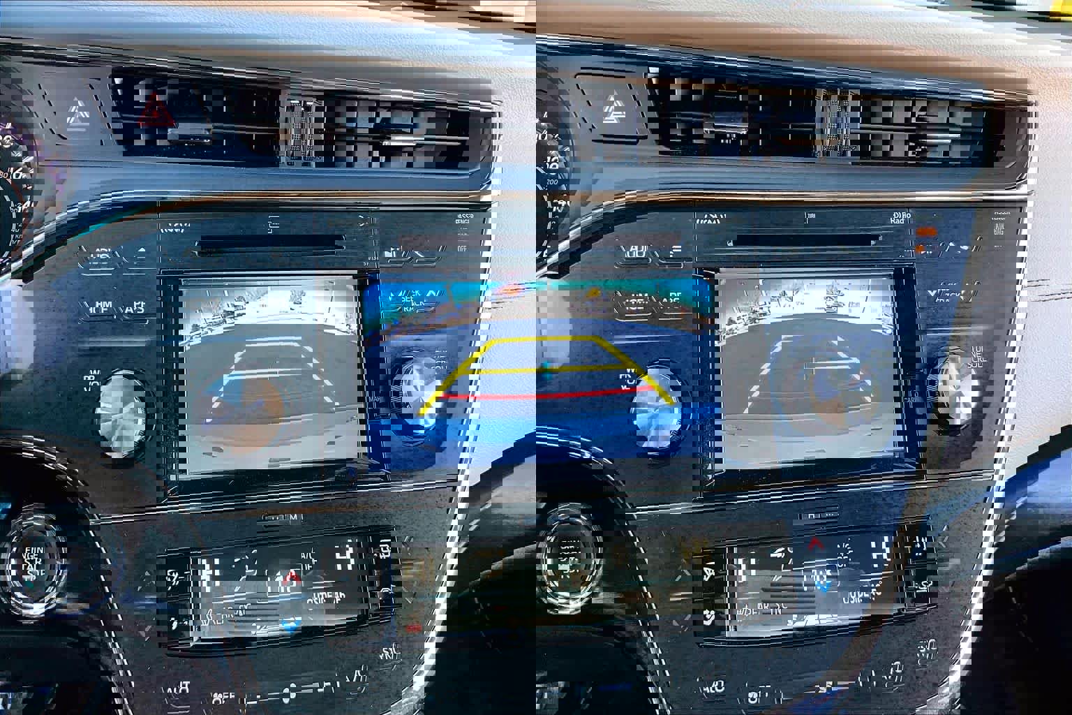 Used 2018 Toyota Avalon Limited image 26