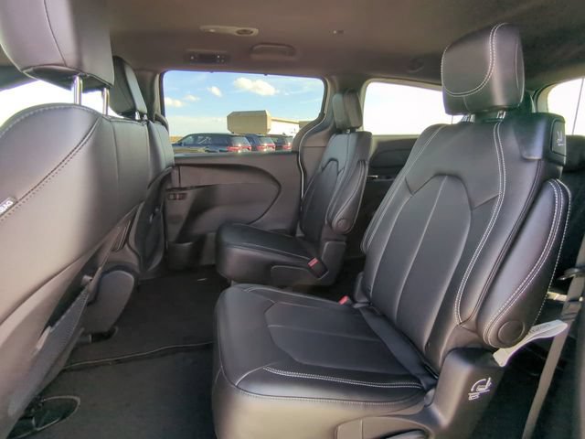 New 2026 Chrysler Voyager LX FWD image 17