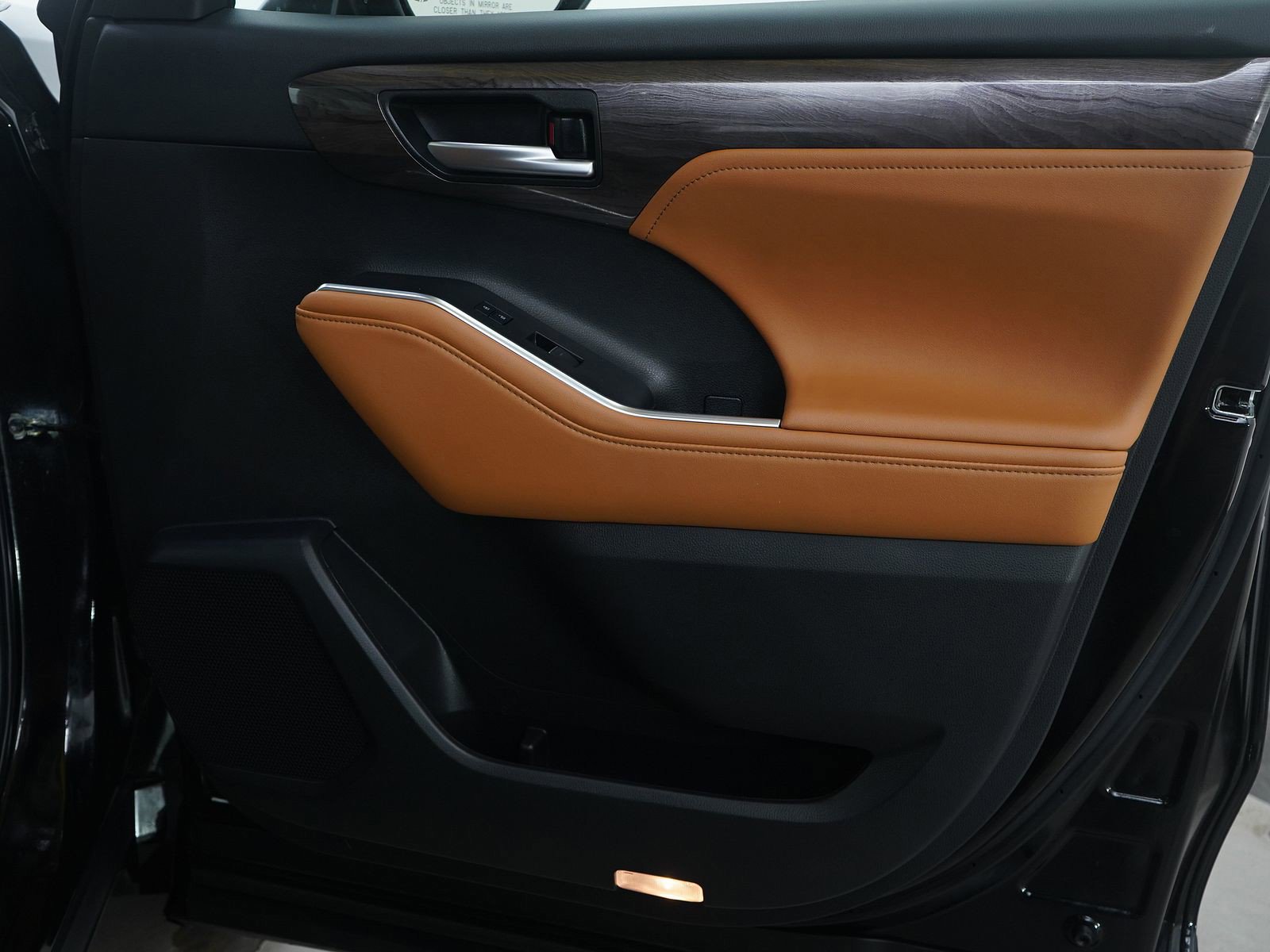 Used 2025 Toyota Highlander Platinum image 9