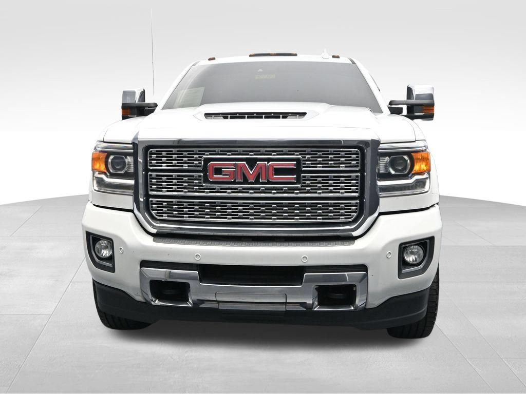 Used 2019 GMC Sierra 2500 Denali w/ Suspension Package, Off-Road AWD/4WD image 8