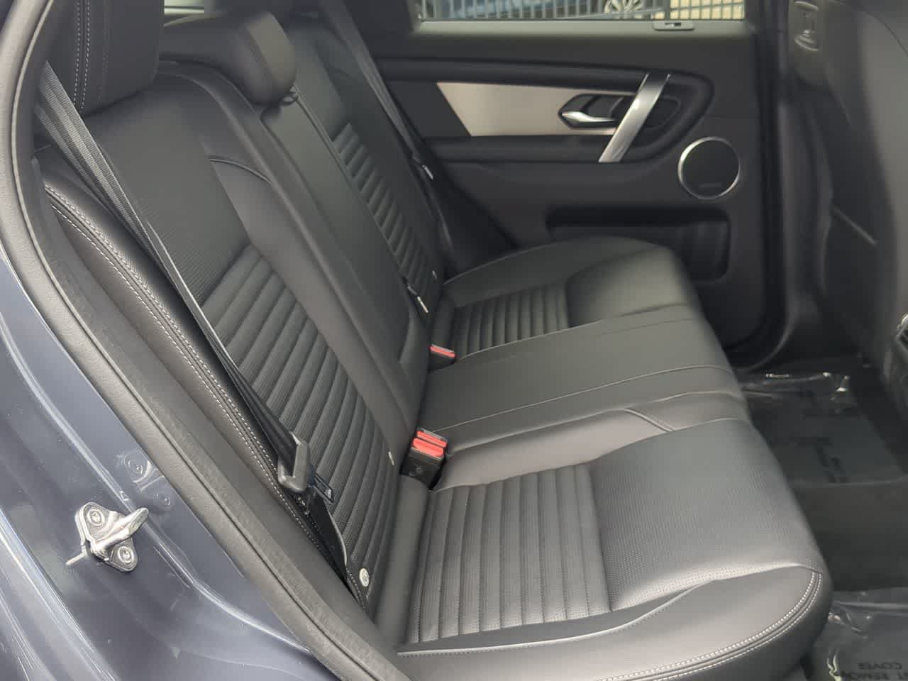 Certified 2025 Land Rover Discovery Sport Dynamic SE AWD/4WD image 36