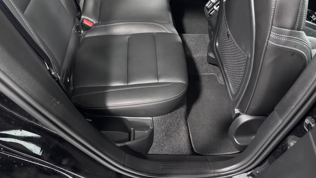 Certified 2026 Volvo XC40 B5 Plus AWD/4WD image 24