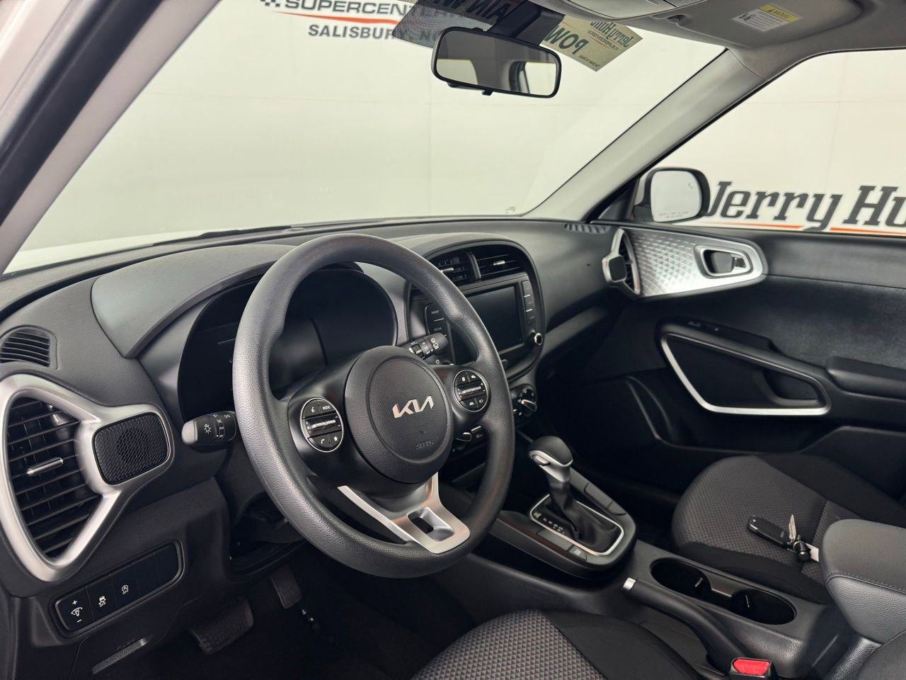 Used 2025 Kia Soul LX w/ LX Technology Package FWD image 16