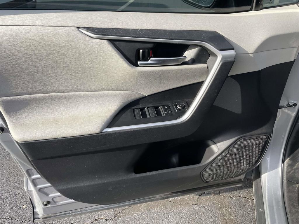 Used 2023 Toyota RAV4 XLE Premium image 27