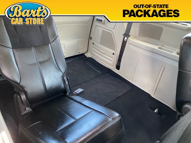 Used 2015 Chrysler Town & Country Limited Platinum FWD image 10