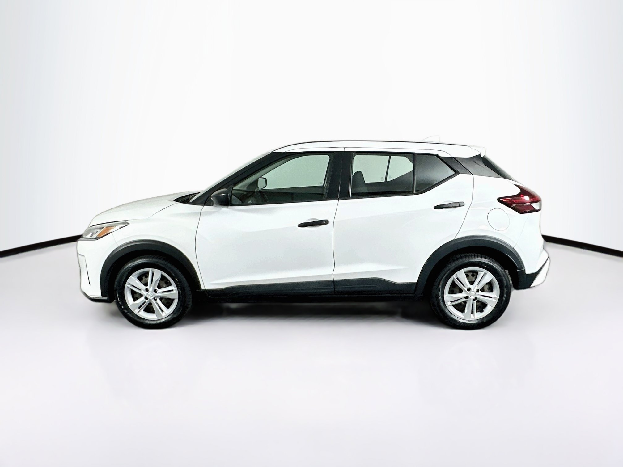 Used 2021 Nissan Kicks S FWD image 4