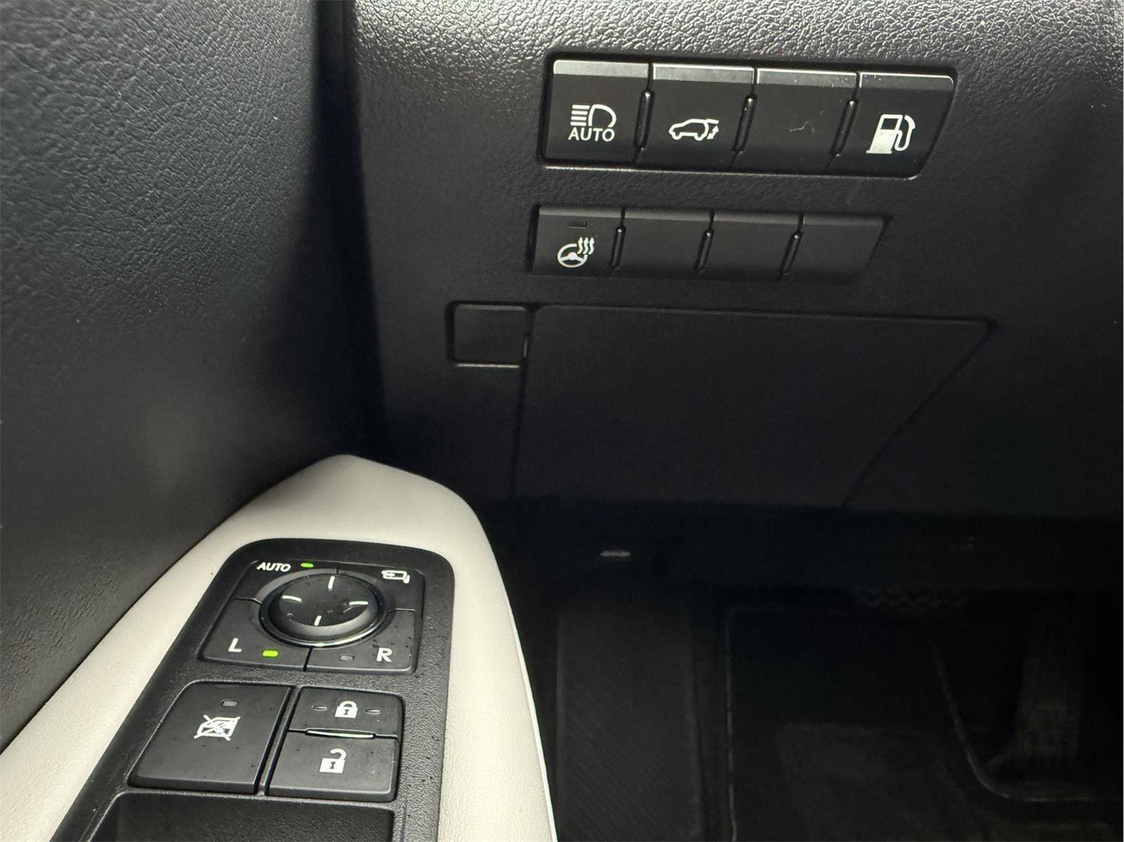 Used 2021 Lexus RX 450h AWD w/ Luxury Package image 16