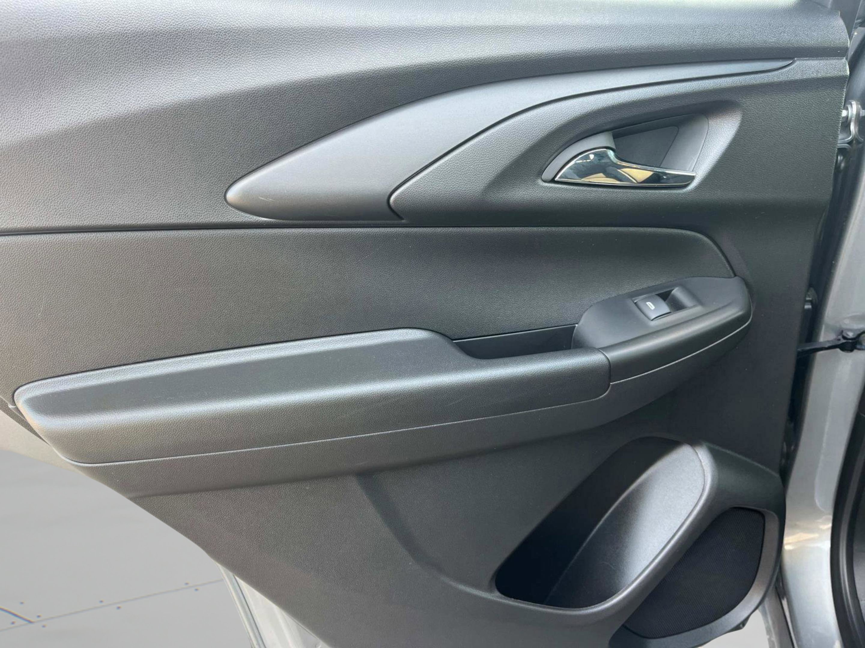 Used 2025 Chevrolet TrailBlazer LT image 32