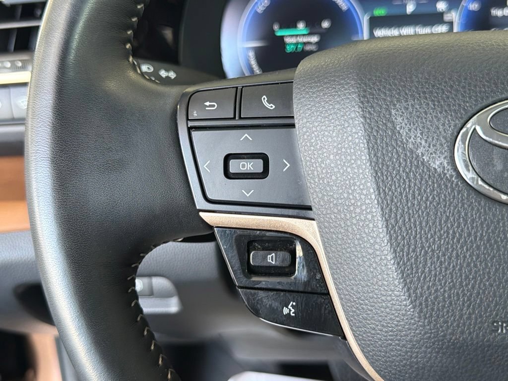 Certified 2025 Toyota Crown Signia AWD/4WD image 26