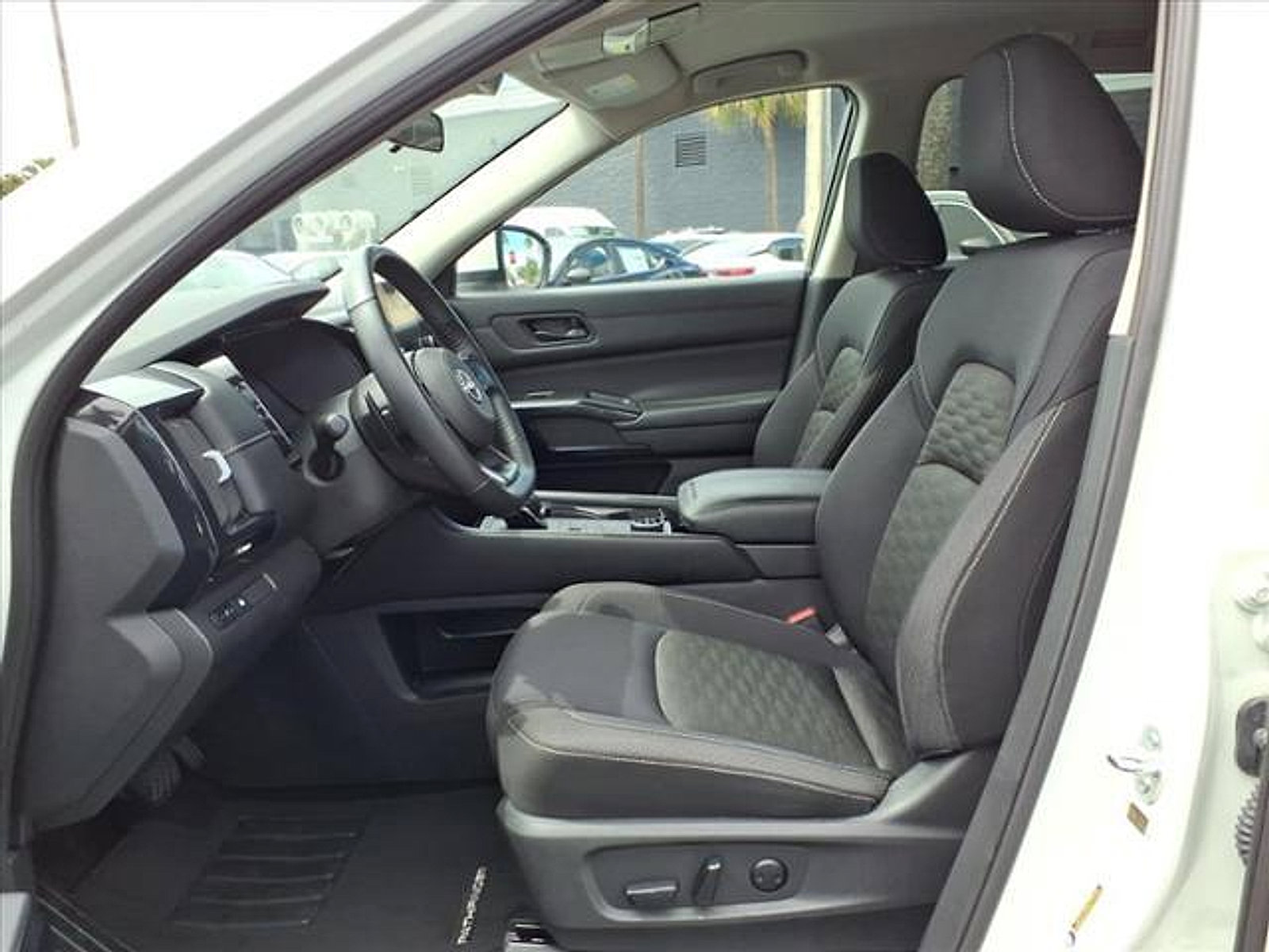 Certified 2024 Nissan Pathfinder SV image 16