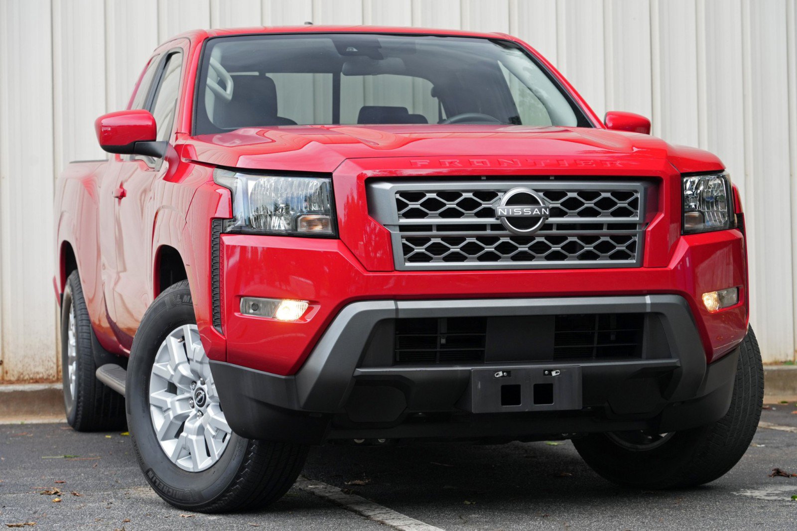 Used 2022 Nissan Frontier SV RWD image 2
