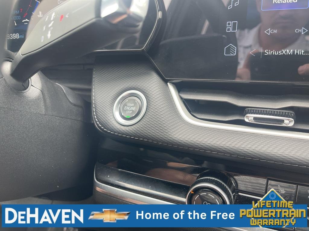 Used 2025 Chevrolet Equinox LT AWD/4WD image 17