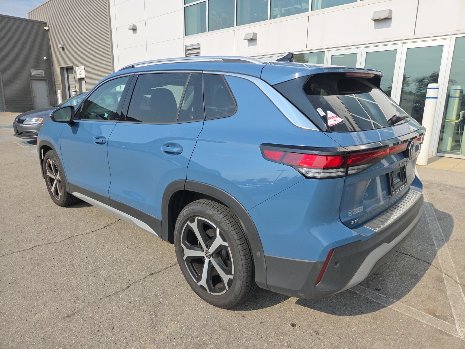 Certified 2026 Volkswagen Tiguan SE w/ Panoramic Sunroof Package FWD image 12